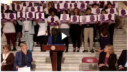 Senator Judy Schwank reads the names of the 
domestic violence victims who lost their lives in the last year.