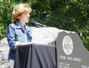 Schwank speaks at Memorial