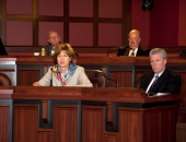 11 de abril de 2013: Senador participando en la audiencia conjunta del Senado y la Cámara de Agricultura relativa a la Ley Federal de Modernización de la Seguridad Alimentaria (FSMA) y su impacto en Pensilvania.