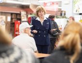 13 de febrero de 2020: El senador Schwank invita a los electores a un café en el Shillington Farmers Market.