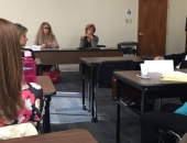 22 de octubre de 2015: El senador Schwank invitó a la doctora Rachel Levine, médico general de Pensilvania, al condado de Berks para hablar sobre la salud de los adolescentes ante el Comité Berks Teens Matter.