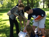 6 de agosto de 2013: El senador se reunió con estudiantes y Matthew Hathaway, director de Teacher in the Parks y profesor de 4º curso en el distrito escolar de Exeter Township.