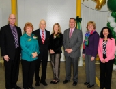 04 de diciembre de 2014: El senador recorrió y asistió a la ceremonia de corte de cinta del nuevo almacén del Greater Berks Food Bank en Spring Township.