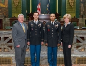 30 de enero de 2015: El senador Folmer, el sargento de primera clase Vinicios Occhiena, el sargento primero Melvyn Mayo y el senador Schwank.