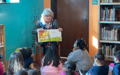 Schwank visita la escuela primaria Amanda E. Stout para promover la legislación sobre bibliotecarios certificados