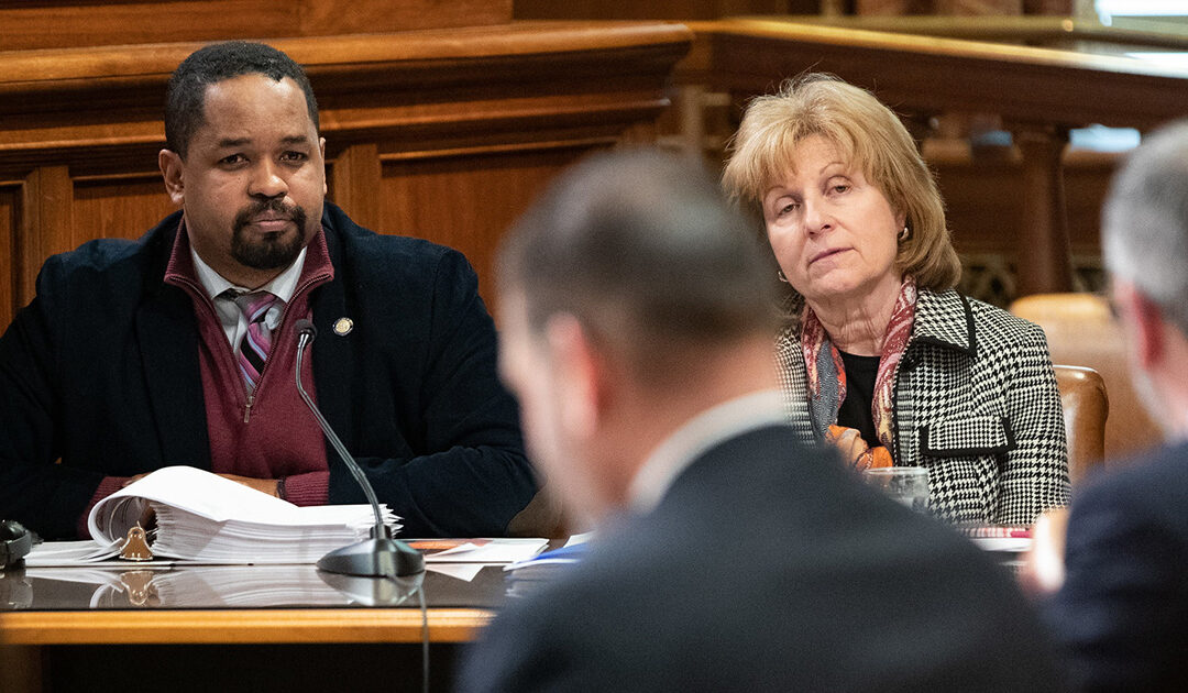 Senadores Sharif Street y Judy Schwank